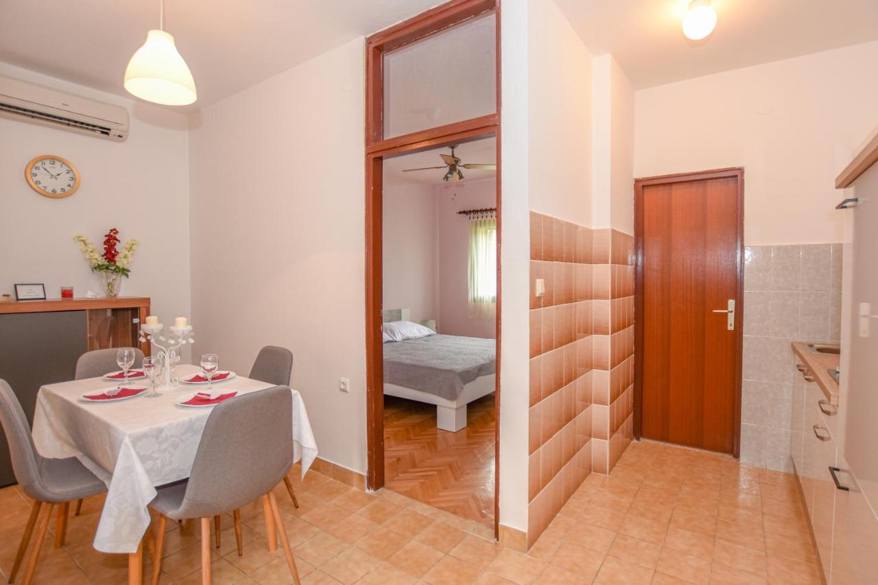 Apartments Kate Паг Екстер'єр фото