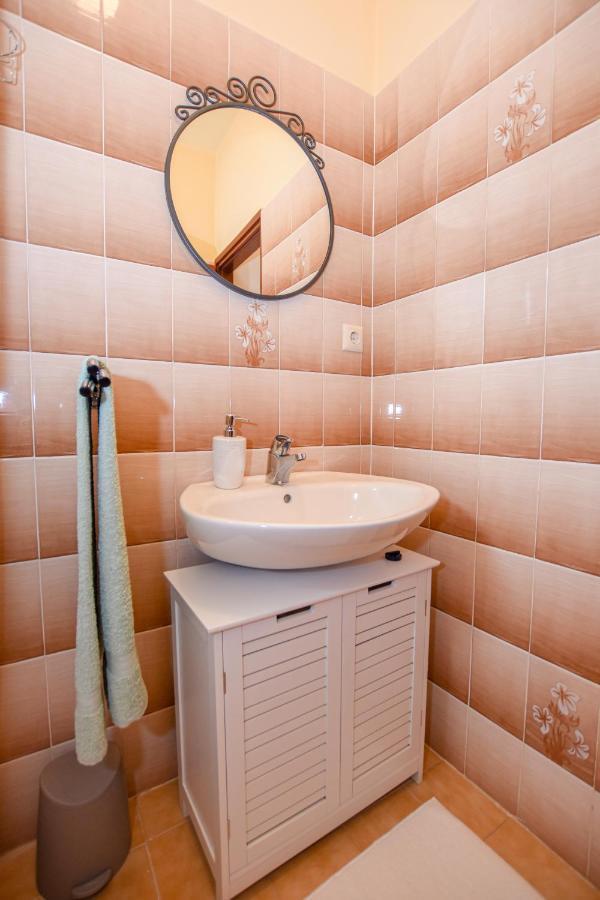 Apartments Kate Паг Екстер'єр фото