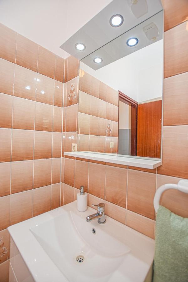 Apartments Kate Паг Екстер'єр фото